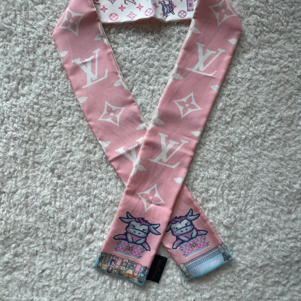 LIMITED EDITION LOUIS VUITTON YEAR OF THE OX RODEO BANDEAU - M76670 - Picture 13 of 15